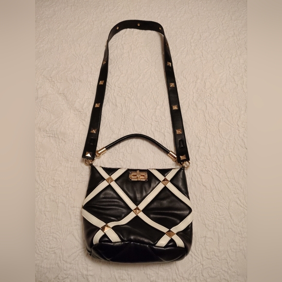 The wishbone collection Handbags - Black & White Cross-Strap Leather Shoulder Bag with Gold Accents